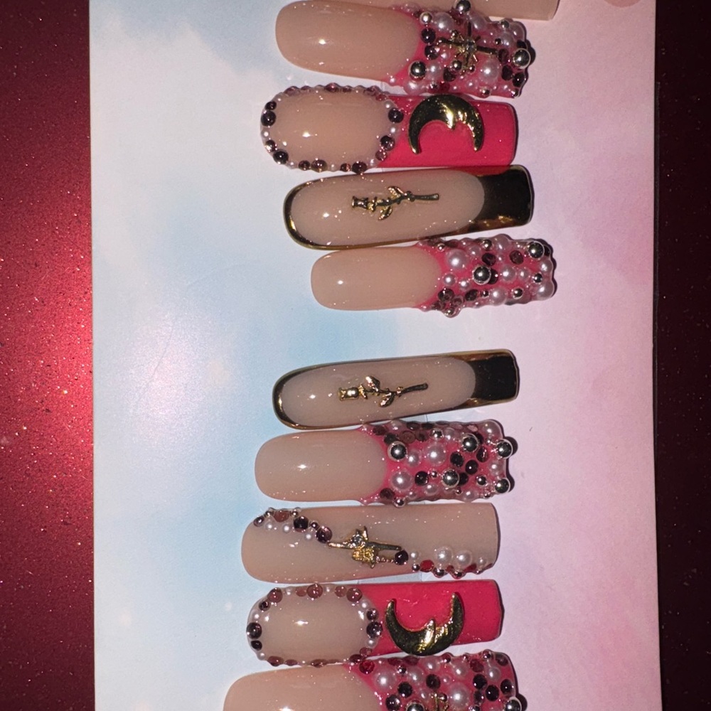 Elegant Pink and Gold Nail Set